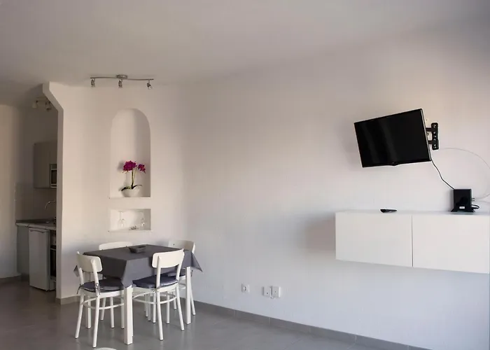 Апартаменты Cozy Next To The Sea *